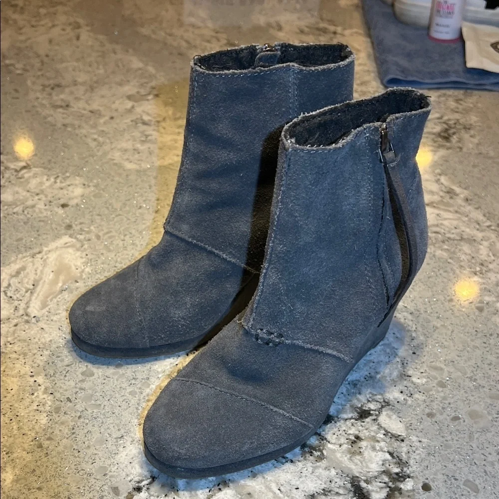TOM'S Gray Suede Leather Desert Wedge Ankle Bootie Size 6.5 - Picture 10 of 10
